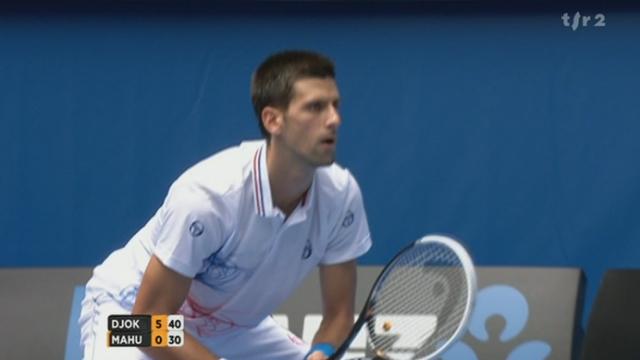 Tennis / Open d'Australie (3e toulr): Novak Djokovic (CRO) - Nicolas Mahut (FRA). Le no 1 mondial est sans pité pour son adversaire français (6-0 1er set)