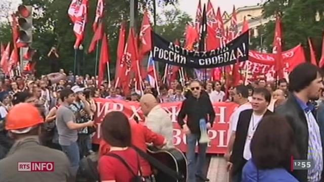 Russie: des dizaines de milliers de personnes défilent dans les rues de Moscou, en défiance au pouvoir de Vladimir Poutine