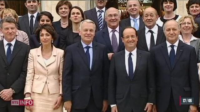 France: le premier Conseil des ministres a été marqué par l'annonce symbolique d'une baisse de 30% du salaire du président et des membres du gouvernement