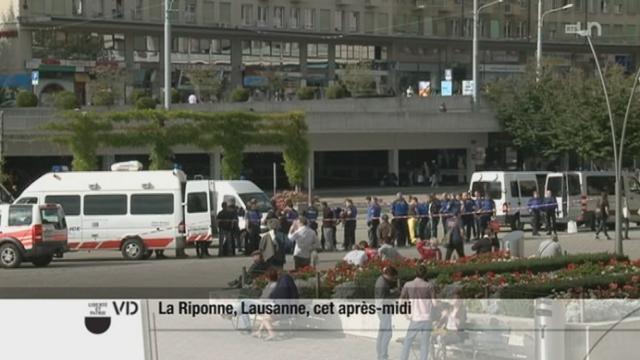 VD: la police vaudoise a organisé une gigantesque descente à la place de la Riponne à Lausanne