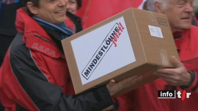 L'Union Syndicale Suisse dépose à Berne son initiative sur les salaires minimums