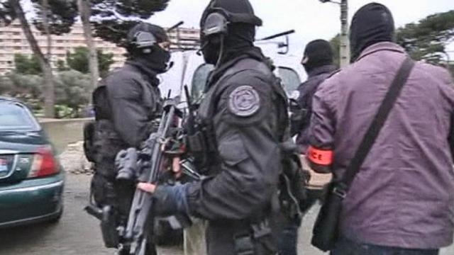 Séquences choisies - Descentes de police en France