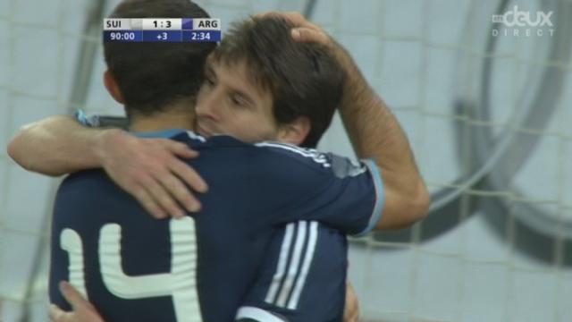 Match amical à Berne. 91e minute: encore le malheureux Affolter. C'est penalty et c'est le 3e but de Lionel Messi (1-3)