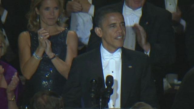 Mitt Romney et Barak Obama se charrient lors d'un gala