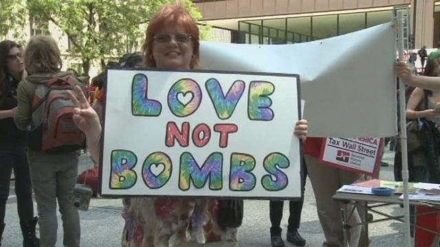 Séquences choisies - Manifestants anti-OTAN à Chicago