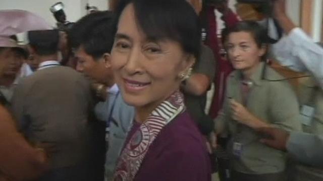 Séquences choisies - Aung San Suu Kyi a prêté serment