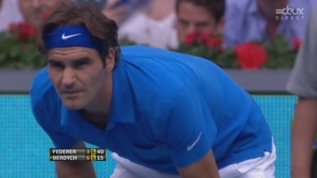 Finale. Berdych (TCH) - Federer (SUI). 3-6 dans la 1re manche. 2e manche très controversée. Elle finit sur un break de Federer qui l'emporte 7-5 en 59 minute