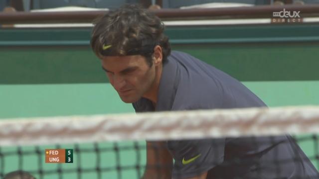 1re manche: Roger Federer remporte logiquement le 1er set, en 29 minutes (6-3)