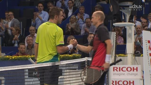 Tennis – Swiss Indoors. 1/16e de finale. Wawrinka – Davydenko (6-7, 6-7): Davydenko remporte le second set au tie break (7-3) malgré la combativité de Wawrinka.