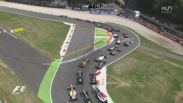 Monza. Le départ: sans encombre. Hamilton, parti en pole, précède Massa, qui l'attaque dès le 1er virage, et Button. Alonso avance de 10e à 6e!