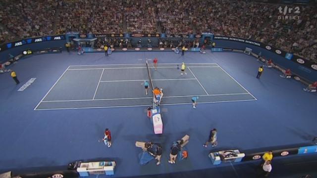 Tennis / Open d'Australie (1/8 de finale): Novak Djokovic (SRB) - Lleyton Hewitt (AUS). Le no 1 mondial ne laisse pas de répit à l'Australien et remporte la manche initiale (6-1)