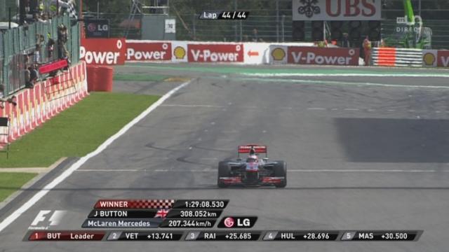 GP. Dernier tour: Jensen Button (GBR) s'impose devant Sebastian Vettel (ALL) et Kimi Räikkönen (FIN).