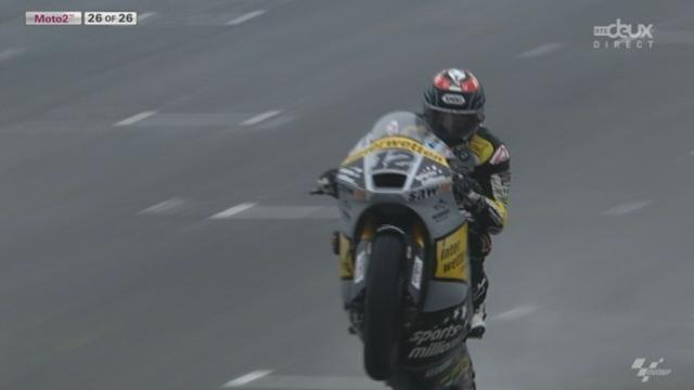 Moto2. Le dernier tour. Thomas Lüthi, serein, enlève le GP! Bradley Smith, 4e, chute dans le dernier tour.