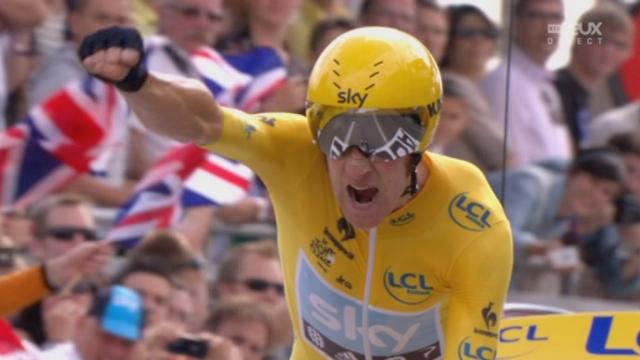 19e étape (Bonneval - Chartres, 53,5 km clm ): l'arrivée de Christopher Froome (GBR), suivi par le maillot jaune Bradley Wiggins, son coéquipier et compatriote, brillant vainqueur du chrono.