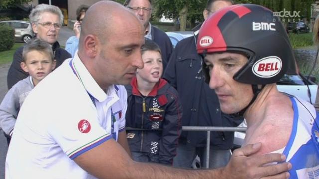 Valkenburg (PB). Contre la montre messieurs: chute de Marco Pinmotti, quintuple champion d'Italie, un des favoris de l'épreuve mondiale