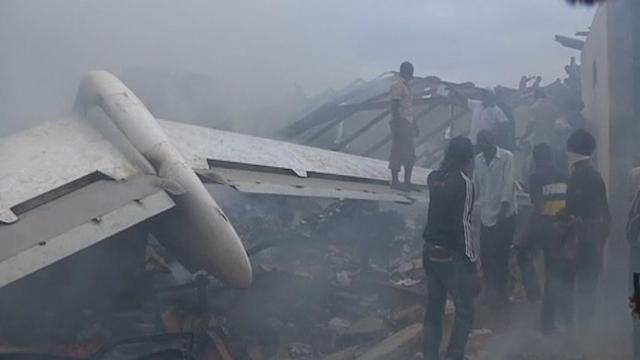 Séquences choisies - Crash d'un avion de ligne à Lagos