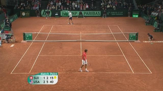 Coupe Davis, 2e match, Federer - Isner: A la surprise générale, Roger Federer s'incline 3 sets à 1 face à John Isner qui a livré un très bon match.