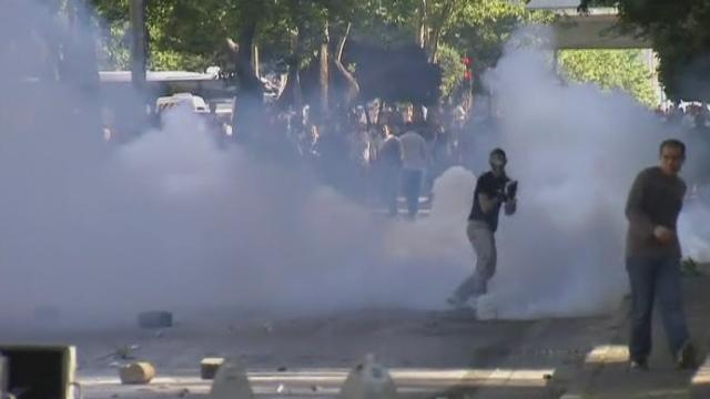 Gaz lacrymogènes contre jets de pierre à Istanbul