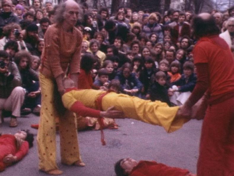 Le Living Theater à la Chaux-de-Fonds, 1977. [RTS]