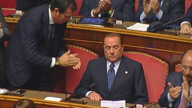 Volte-face de Berlusconi au Sénat italien