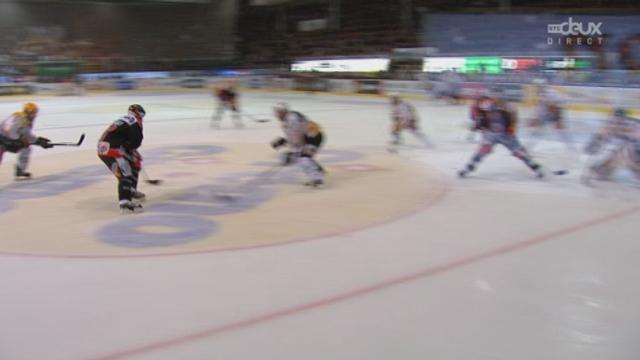 Acte V. Fribourg-Gottéron - Berne. A 1'30'' de la fin de la partie, Benjamin Plüss réduit le score à 2-3, ce qui nous promet une fin de partie délirante