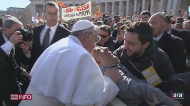 La foule était nombreuse pour la messe inaugurale du Pape François