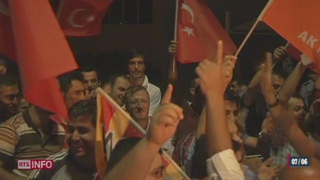 Turquie: le premier ministre a été accueilli par ses partisans à Istanbul