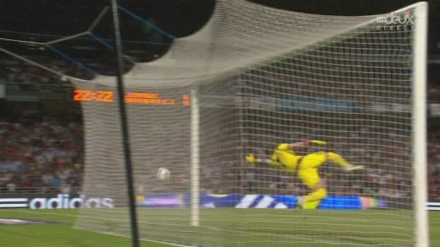 Qualification (3e tour, aller).  Olympique Lyonnais - Grasshoppers. 64e minute: Lyon ouvre le score par Bisevac, de la tête