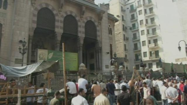 Pro-Morsi retranchés dans une mosquée du Caire