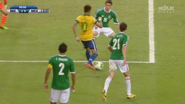 Gr. A. Brésil - Mexique (2-0): magistral "petit pont" de Neymar qui délivre ensuite un centre pour Jô qui inscrit le 2-0