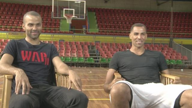 Deux stars du basketball nord-américain, Tony Parker (FRA) et Thabo Sefolosha (SUI) à coeur ouvert