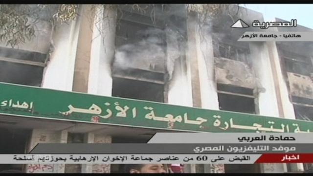 Un bâtiment d'une univerisité au Caire incendié