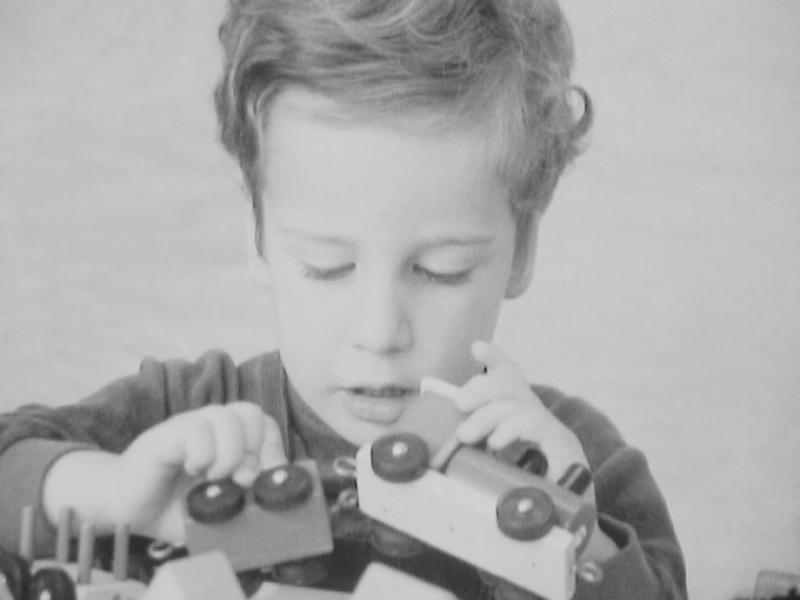 Enfant et ses jouets. [TSR 1968]