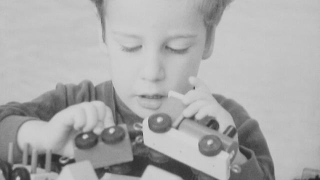 Enfant et ses jouets. [TSR 1968]