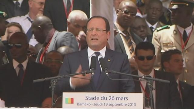 François Hollande acclamé au Mali