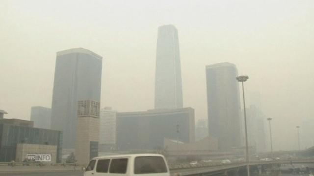Le smog envahit Pékin