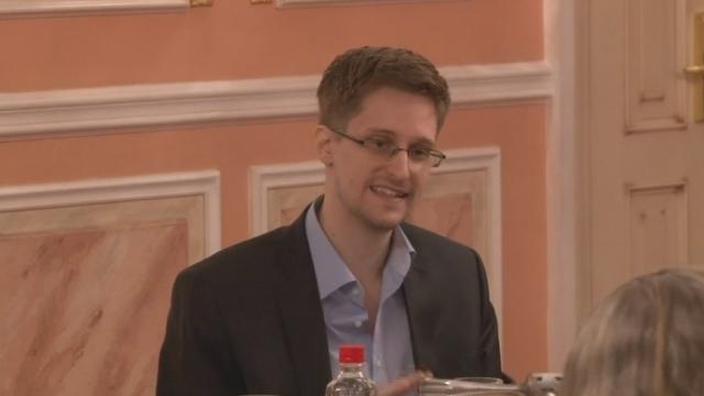 Première vidéo d'Edward Snowden en Russie