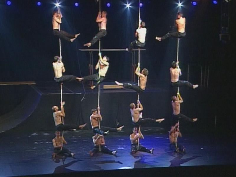 Spectacle de la Fête fédérale de gymnastique à Bâle en 2002. [RTS]