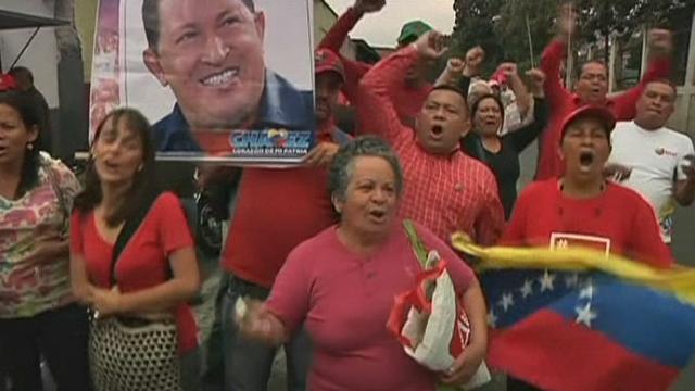 La rue vénézuélienne acclame Chavez