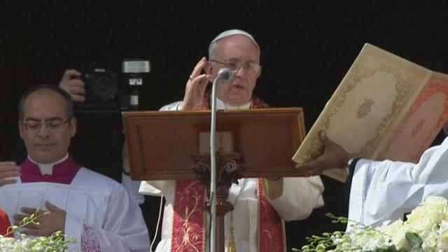 Extraits de la première messe de Pâques du pape François