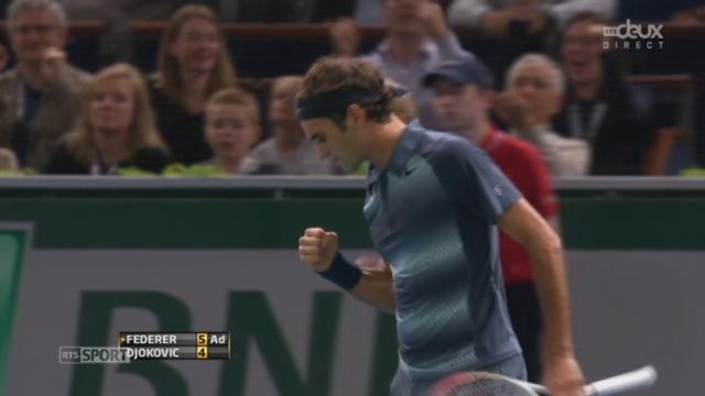 Demi-finales. Roger Federer (SUI) - Novak Djokovic (SRB) (1re manche: 5-4). Le Suisse set pour le gain de la 1re manche, mais est confonté à 4 balles de break