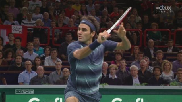 Demi-finales. Roger Federer (SUI) - Novak Djokovic (SRB) (1re manche: 2-1). Le Suisse réussit brillamment le break