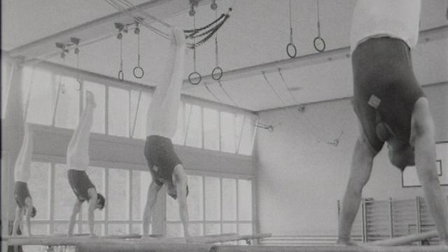 Entraînement de la section de gymnastique de Morges en 1967. [RTS]