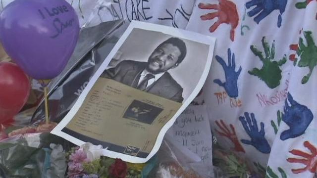 Hommages rendus à Nelson Mandela par les Sud-africains