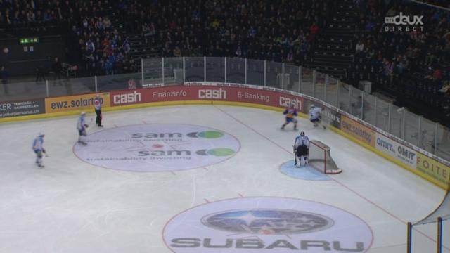 Match 4, Zurich-Fribourg (4-0): Abplanalp (Fribourg) reste couché sur la glace après un gros choc avec Ambühl