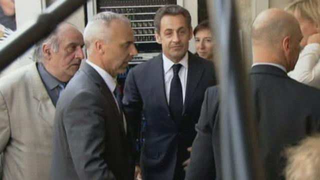 Nicolas Sarkozy acclamé au siège de l'UMP
