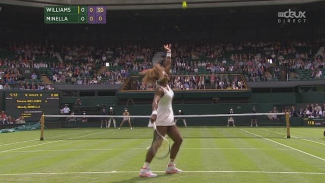 (1er tour) Serena Williams (USA-1) - Mandy Minella (LUX). La Luxembourgeoise se rend vite compte de l'immensité de la tache qui l'attend