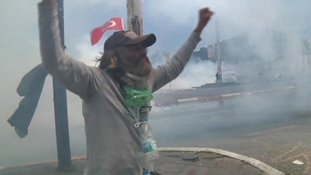 Heurts sur la place Taksim vus de l'intérieur