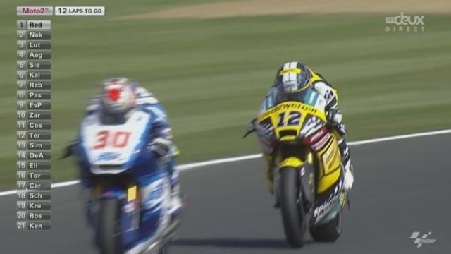 Moto 2 : 12 tours avant la fin, Lüthi dépasse Nakagami dans un virage et se retrouve en 2e position