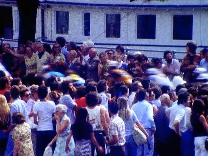La foule des grands jours pour assister au passage du tour de France à Genève en 1975. [TSR]